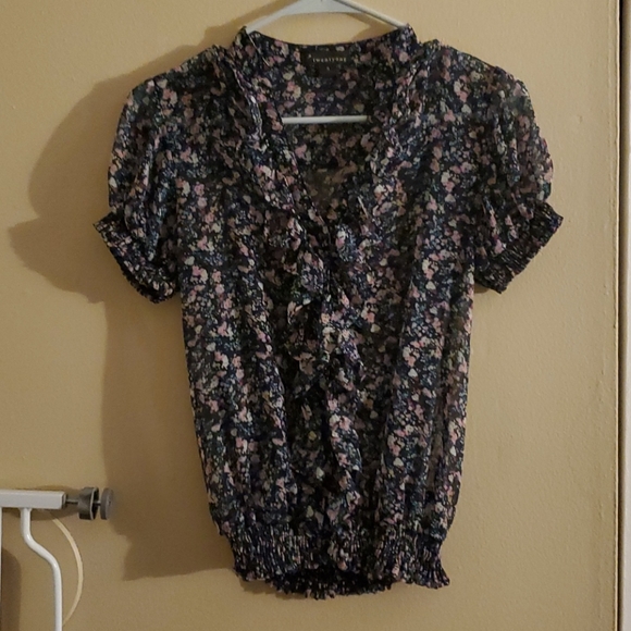 Forever 21 Tops - Forever 21 short sleeve dressy floral shirt